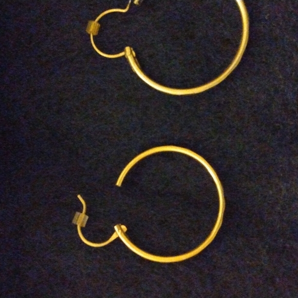 Earring - Picture 2 of 3